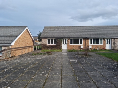 2   bedroom bungalow in Llanrhaeadr